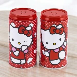 NIP Hello Kitty Salt & Pepper Shaker Set